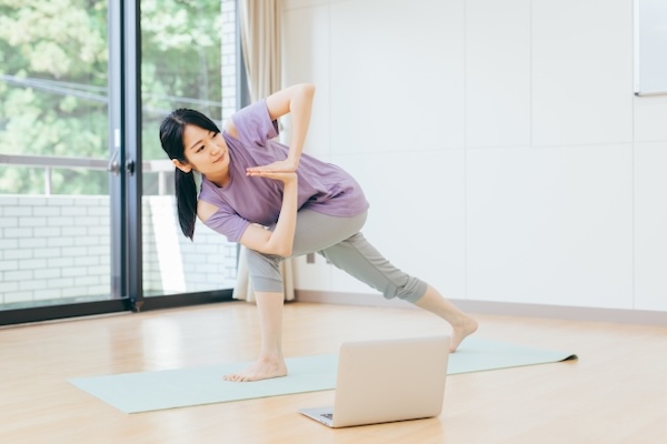 2025年最新 人気オンラインヨガおすすめ12選！料金を比較 – SOELU ソエルMagazine