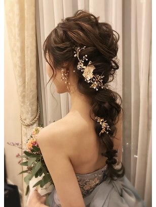 ロングの花嫁はドレスか和装で髪型選び！人気スタイルと髪飾りを紹介おすすめの写真スタジオが見つかる写真館アワード