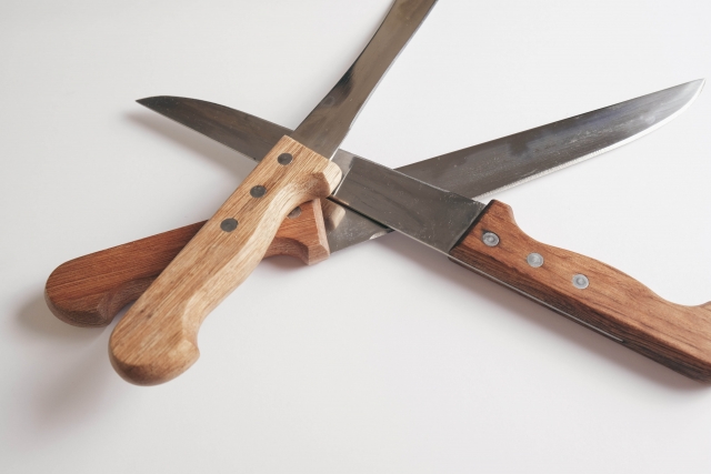 Amazonハロウィングッズ 血付きナイフ 空気注入タイプ Inflatable Weapon Knife 24298ハロウィーン飾りおもちゃ