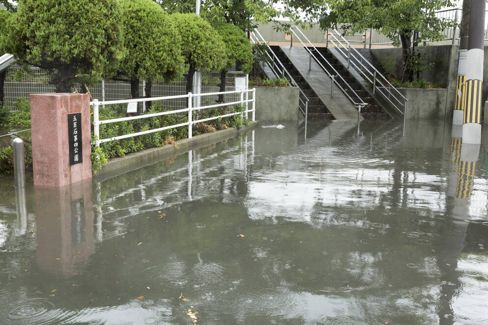 大雨による災害に備え、二次災害のリスクや対策を知っておこう