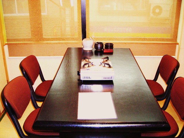 赤い肘掛け椅子でくつろいでお祭り休暇を楽しむサンタクロースイラスト素材透過、PNGフリー画像ダウンロード - Pngtree