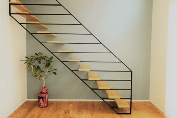 スケルトン階段のあるおしゃれな間取りメリット・デメリットと対策も紹介 愛知県の建築実例 注文住宅ブルーハウスデザイン・性能・リゾートライフ、愛知、名古屋、豊橋、豊川、岐阜ならお任せください