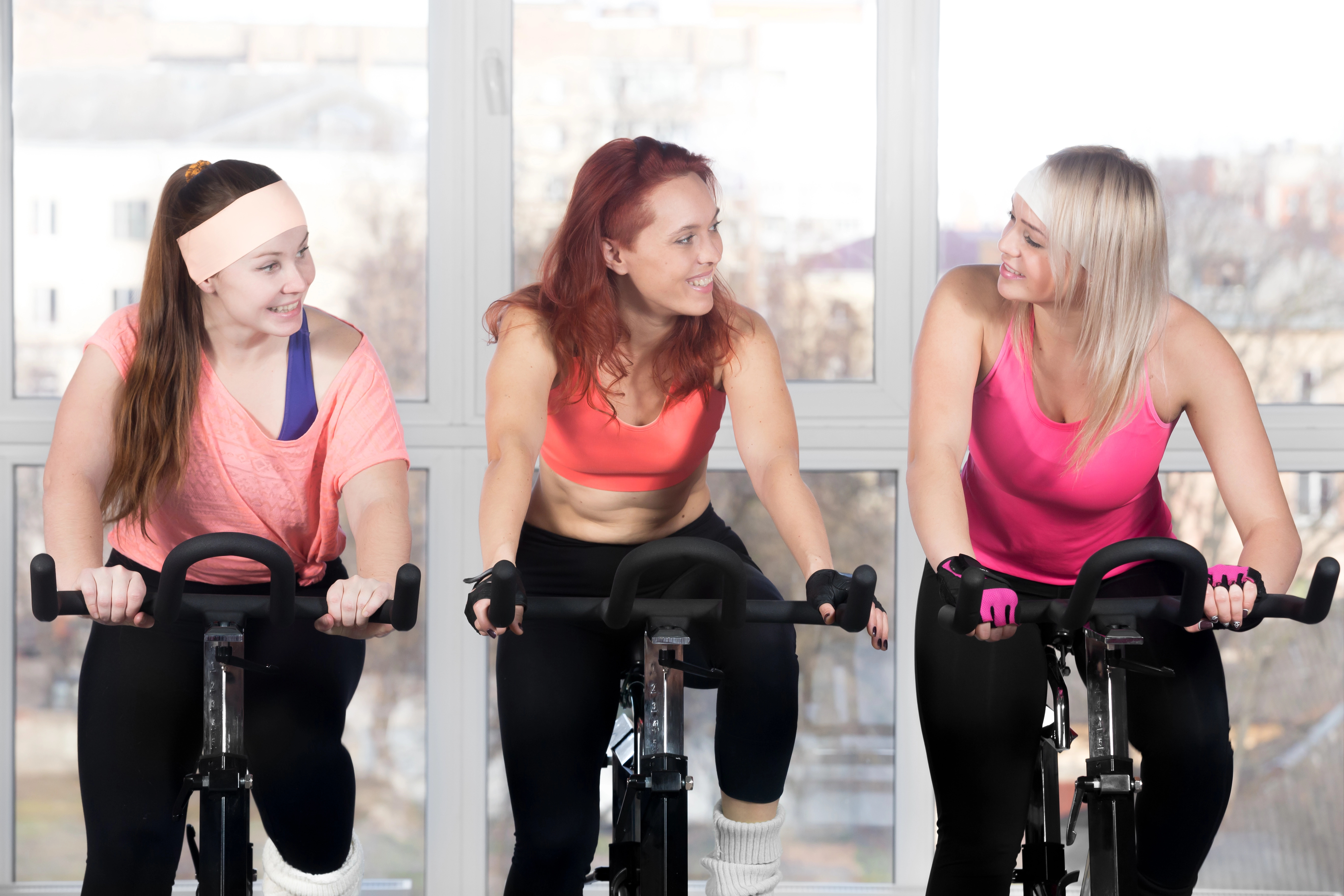 楽天市場アウトレット品 スピンバイク マグネット 静音 フィットネスバイク トレーニングマシン アプリ操作 エアロ バイク ルームバイクダイエット器具 thsa : ＤＡＢＡＤＡストア 楽天市場店