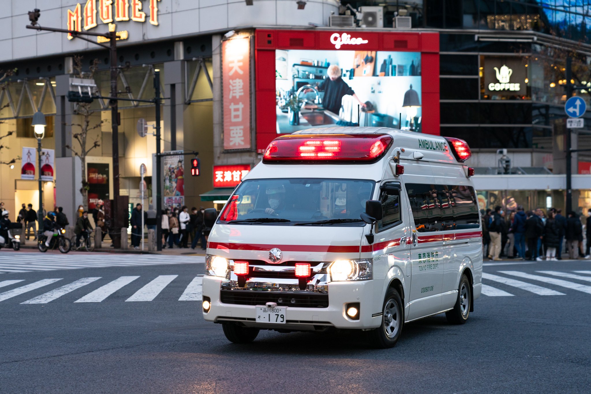 ピーポー」「ウーウー」「カンカンカン」違いを知らないとヤバい。消防車・救急車・パトカーなどサイレンの使い分け。│月刊自家用車WEB - 厳選クルマ情報