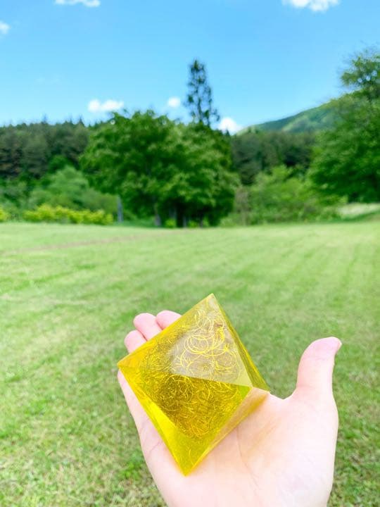 オルゴナイト オクタヒドロン 正八面体 M・イエロー・台座なし