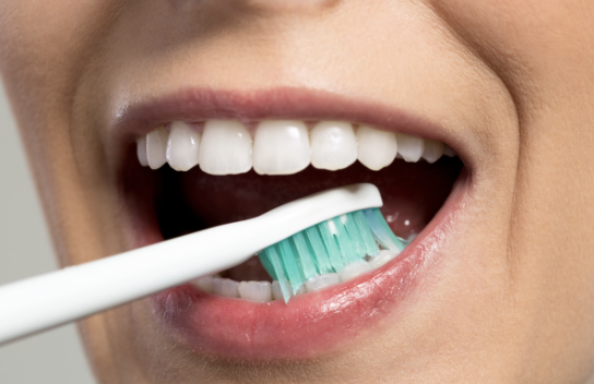 ドブ臭い？悪臭を放つ口臭の原因・病気との関係性・改善方法を解説！ - SmileTeeth スマイルティース