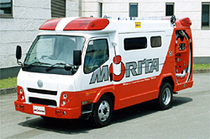 リアルな救急車の横向きイラスト221320579 毎月1点無料 フリー のストックフォト イメージマート