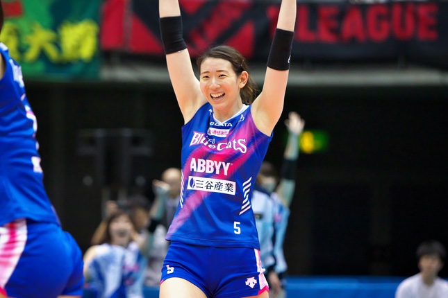 女子バレー支えたこの笑顔 新鍋理沙さん、江畑幸子さんのキュート２Ｓ写真に「二人とも女子力上昇中」 スポーツ デイリースポーツ online