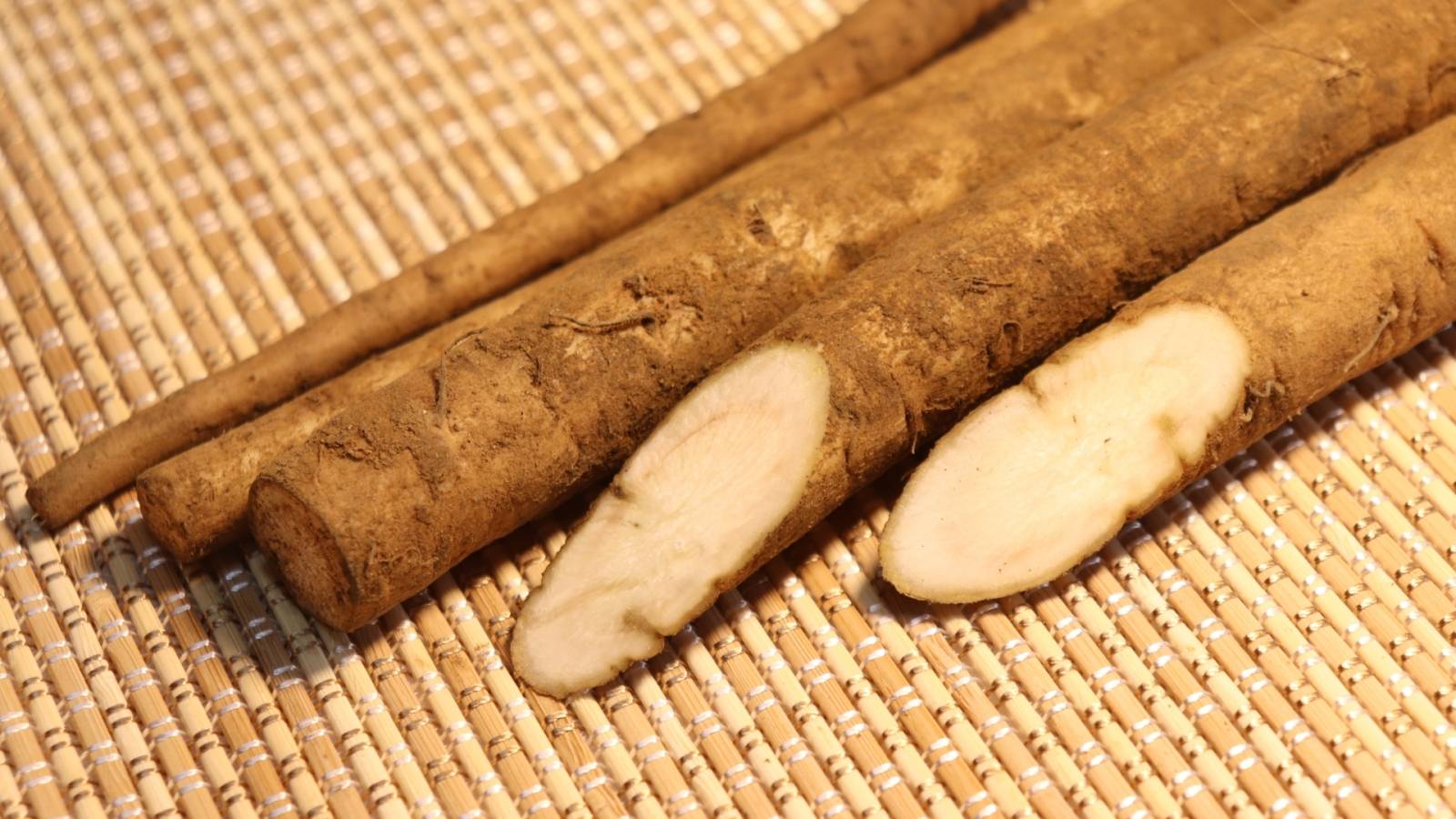 ごぼうの正しい保存方法とは？日持ちさせたいなら水洗いはNG！ - トクバイニュース