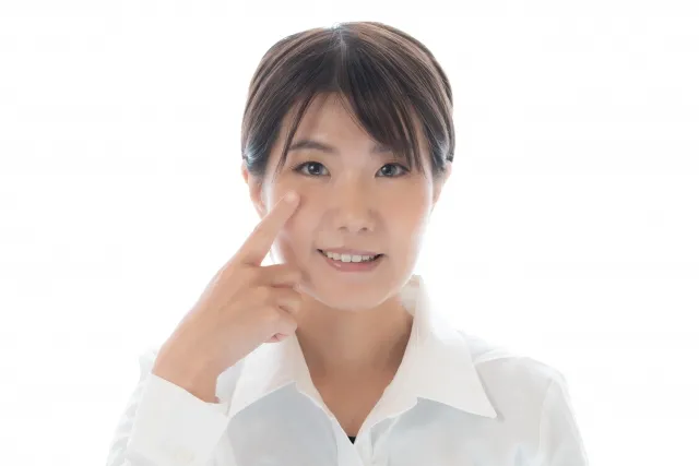 眠そうな男性が“メイク”で大変身！ 度肝を抜かれる仕上がりに「本当に同じ人？」「怖いほどイケメン」 韓国1 3美容 ねとらぼ